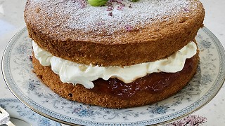 Gooseberry & Elderflower Chantilly Cream Sponge Cake