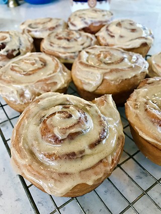 Cinnamon rolls with cream cheese cinnamon frosting