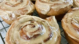 Cinnamon rolls with cream cheese cinnamon frosting