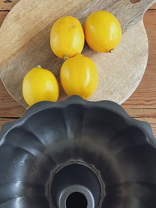 Non-stick Bundt tin