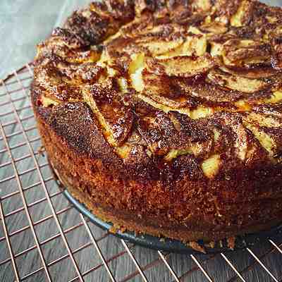 Apple, Cinnamon & Maple Syrup Baked Cheesecake